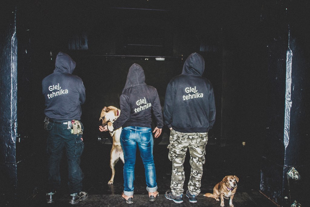 Glej SKUPINE-2505.jpg Glej SKUPINE-2505.jpg