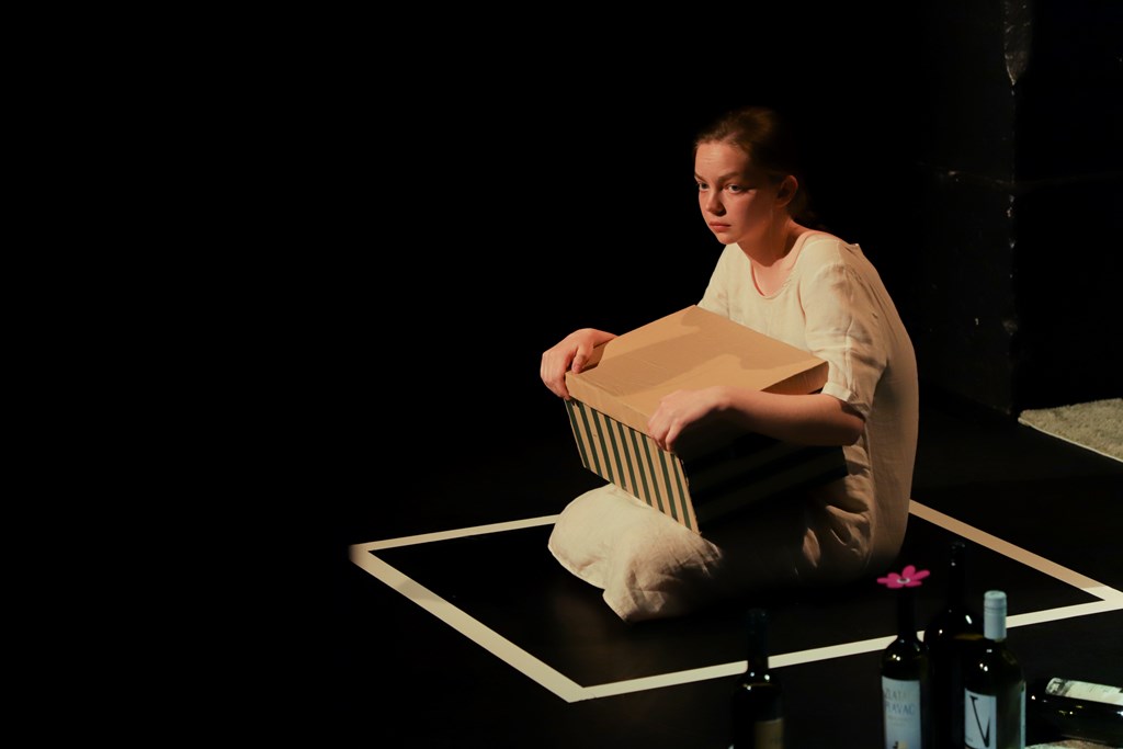 zupanov-GLEJ-DEKLICI-ODER-36.jpg zupanov-GLEJ-DEKLICI-ODER-36.jpg