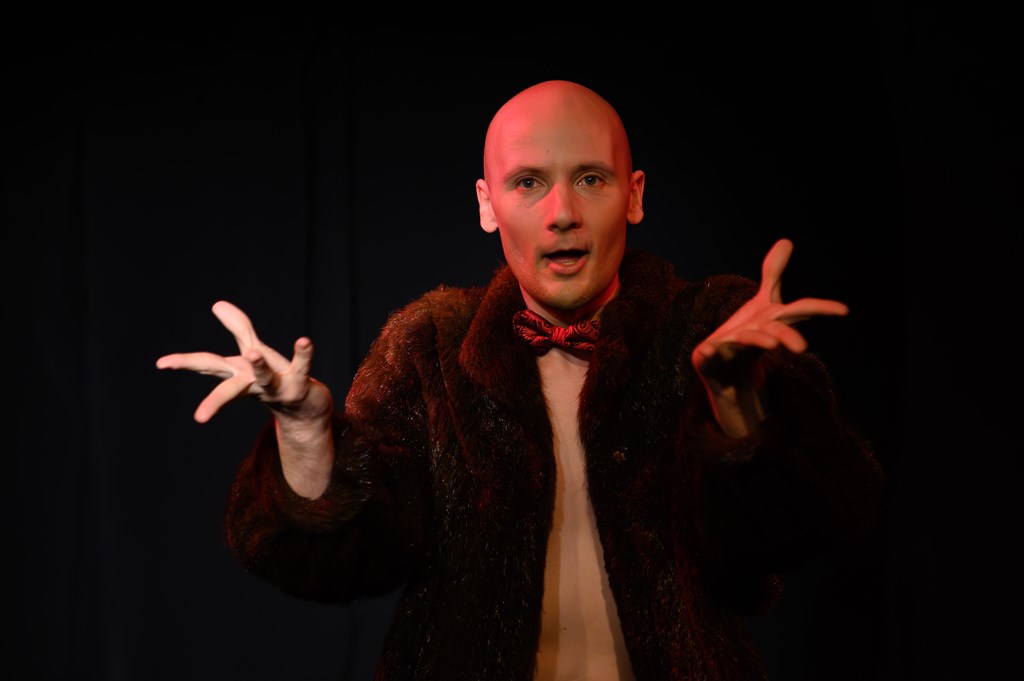 Gregor_Salobir_GT22_MOMENT_Studenteater_o_vojni_soci-47.jpg