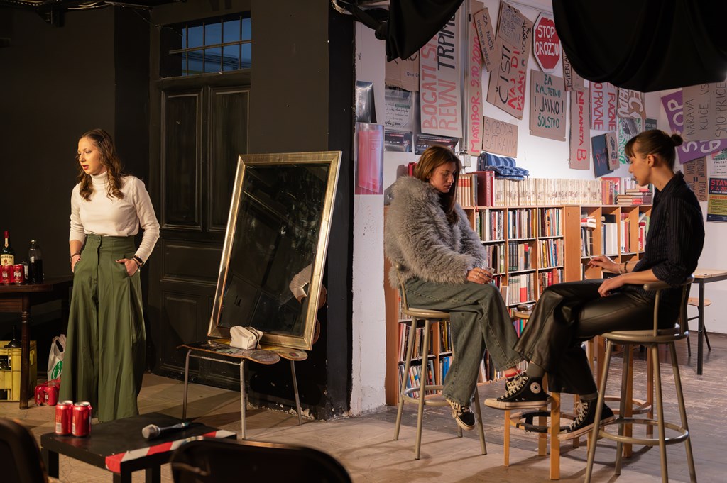 Gregor_Salobir_GT22_MOMENT_Studenteater_poznamo_soci-18.jpg Gregor_Salobir_GT22_MOMENT_Studenteater_poznamo_soci-18.jpg